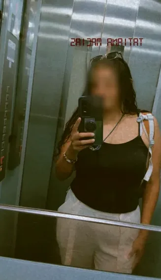 Amina, 30